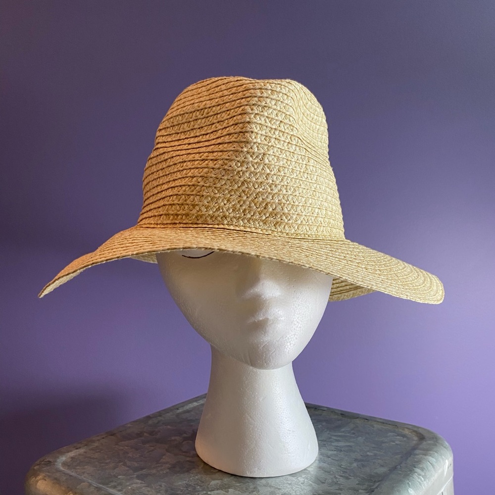 Abercrombie & Fitch sun hat!  So cute! Won’t last long! PreLoved but barely!
